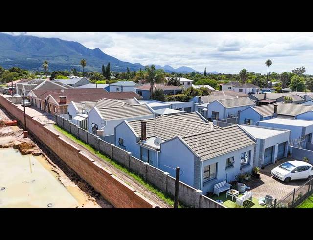 3 BEDROOM HOUSE FOR SALE IN BLANCO